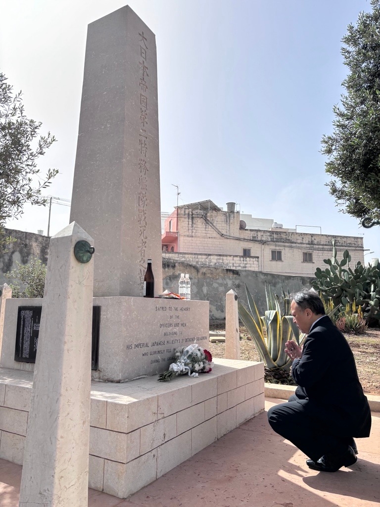 Laying flowers at the Japanese Naval Memorial 