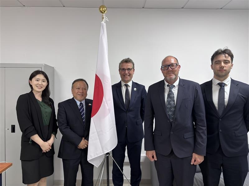 英連邦戦没者委員会の方々との写真