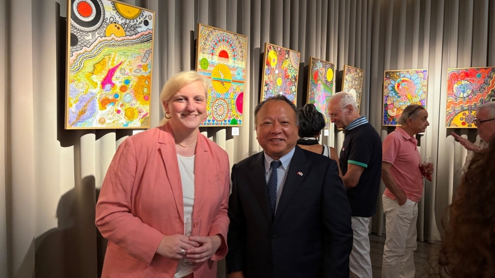 Visit to the solo exhibition of a Japanese artist, Ms. Tomoko Fait, by Mr. KOBAYASHI Ryuichiro, Chargé d’Affaires a.i. (3 September)