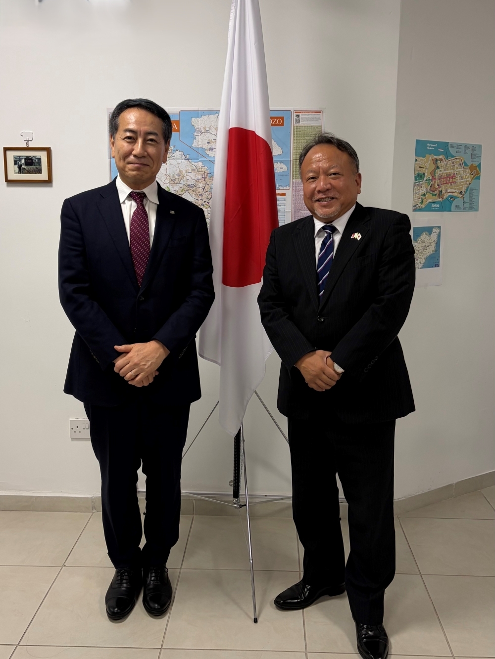 小林龍一郎臨時代理大使と山北JTB代表取締役会長