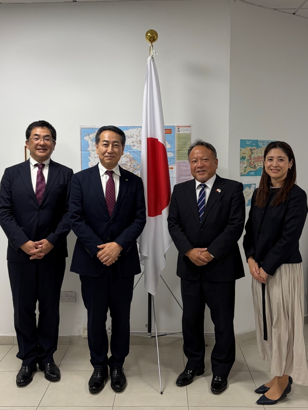 小林龍一郎臨時代理大使とJTBの皆さま
